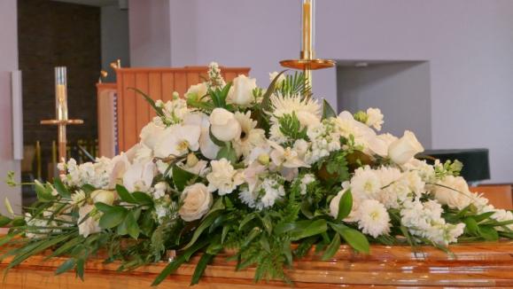 Gerbe de fleurs pour un enterrement